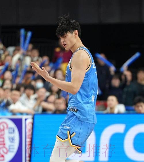 北京半场打花广东！曾凡博+双外41分，萨姆纳空砍23分，徐杰伤退