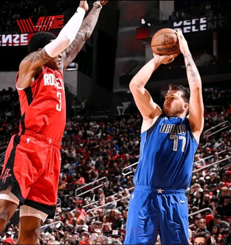 格林单打东契奇 后撤步三分命中